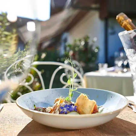 Oda ve Kahvaltı Berc 4*